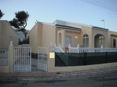 2 Bedrooms - Villa - Alicante - For Sale