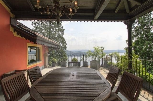 4 bedroom Apartment For Sale: Meina, IT
