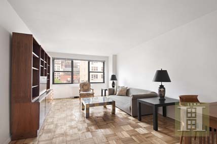 3 bedroom Apartment For Sale: 200 EAST..
