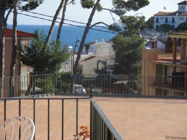 APARTMENT WITH SEA VIEWS NEAR THE..