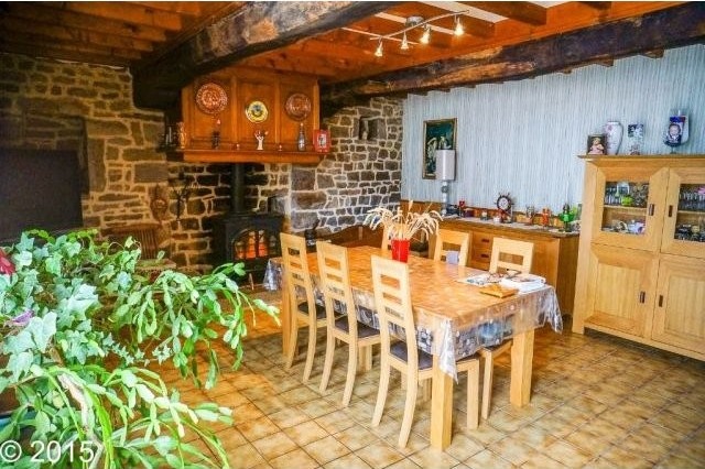 Longere with 4.8 Hectares - 2
