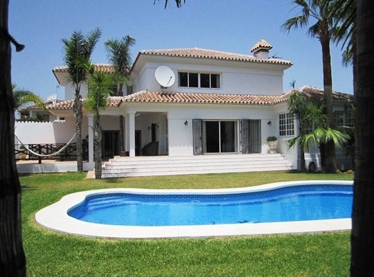 Villa for sale in San Pedro Playa..