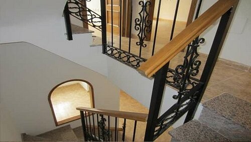 A 3 BED 2 BATH TOWNHOUSE - 2
