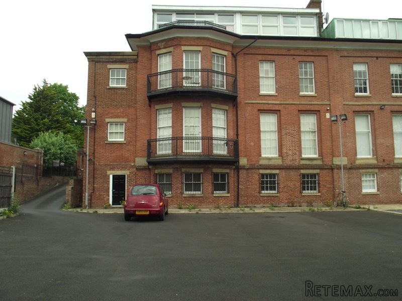 Westcliff, Preston, PR1 8HU - 2