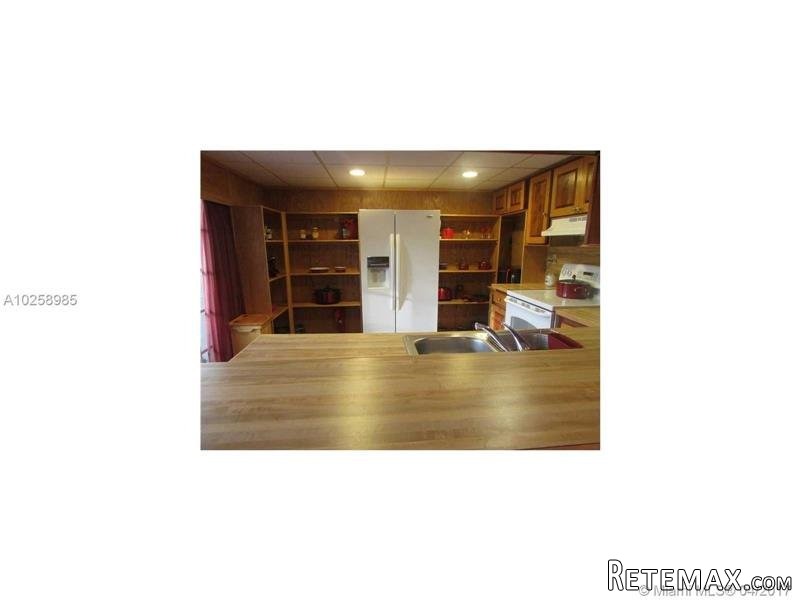 3 bedroom Flat For Sale: 4710 SW 67 Ave.. - 2
