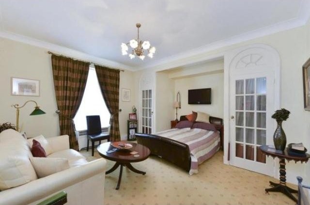 Studio - London - For Sale