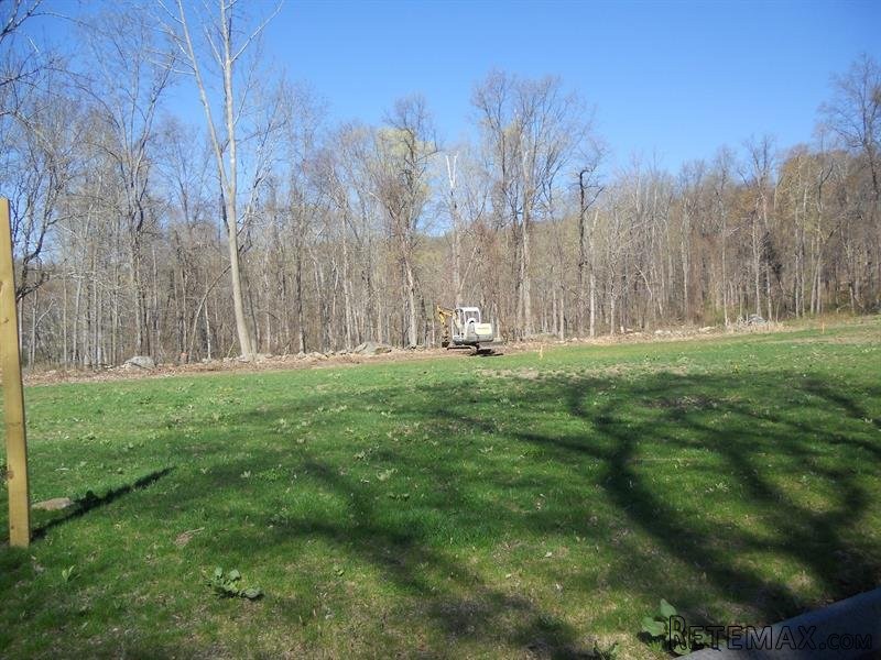 4 bedroom House For Sale: 1 Barn Brook.. - 2