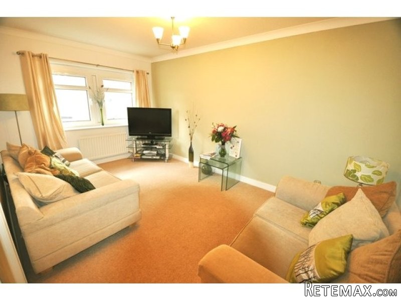 2 Redwood Court Campbell Street..