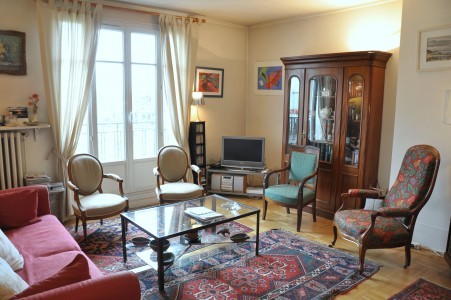A sunny top floor 2-bedroom apartment..