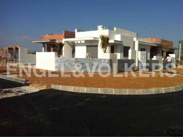 New construction at 100m from the beach