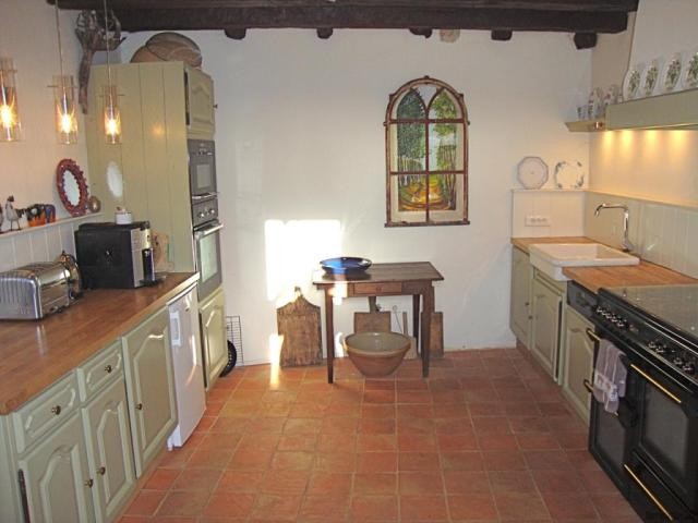 6 Bedroom Country House For Sale - 2
