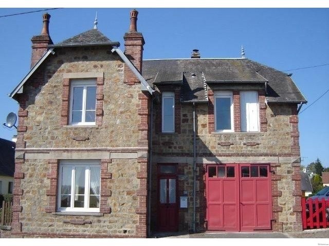 Charming Village House, 3 Bed, 2 Bath - 2