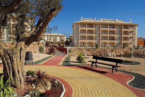 * A 2 BED, 2 BATH, APARTMENT ON A GOLF.. - 2