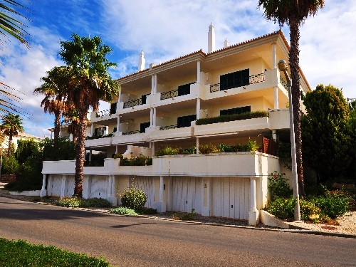 Immaculately Presented 2 Bedroom..