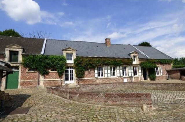 5 bedroom Character For Sale: 60400..