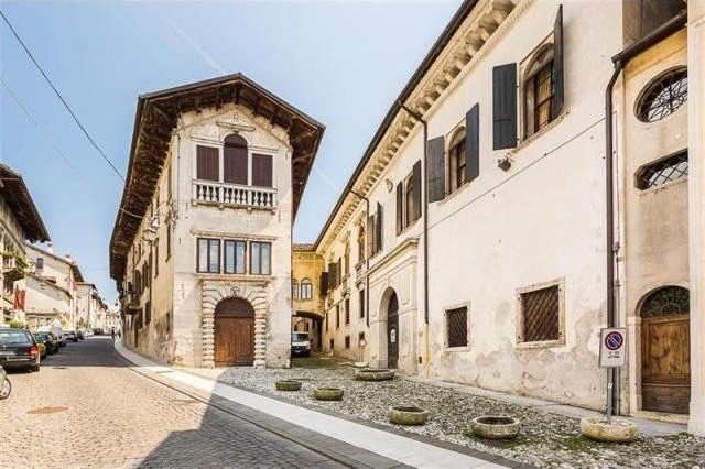 6 bedroom House For Sale: Veneto.. - 2