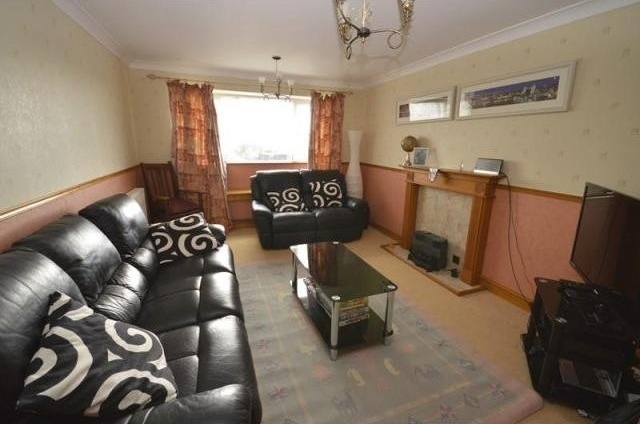 3 bedroom Flat For Rent: Widgeon Close.. - 2