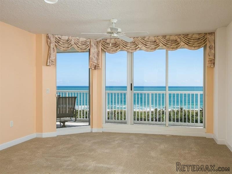 3 bedroom Flat For Sale: 5049 N Highway..