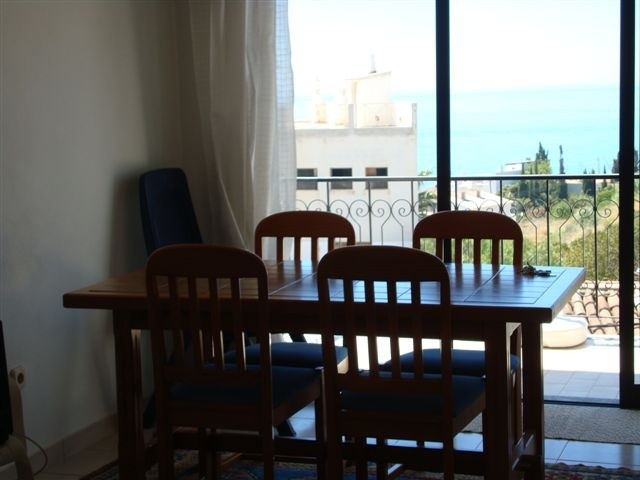 2 BED APARTMENT WITH STUNNING SEA VIEWS - 2