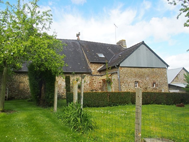 3 Bed House with Outbuilding and Land