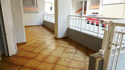 * LARGE 4 BEDROOM APARTMENT