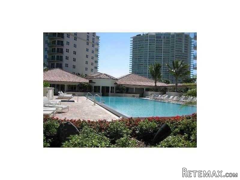 3 bedroom Flat For Sale: 19900 E..