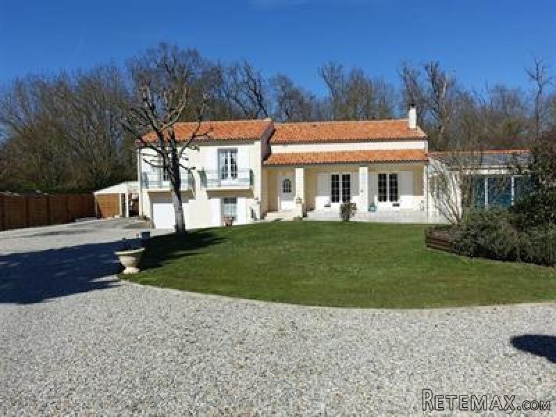 4 Bedrooms - House - Poitou-Charentes..