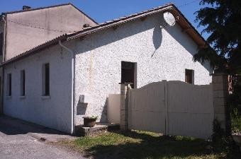 2 Bedroom Single Storey House On The..