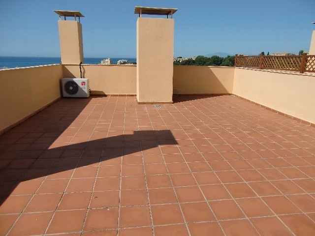 2 Bed Apartment for sale in Calahonda