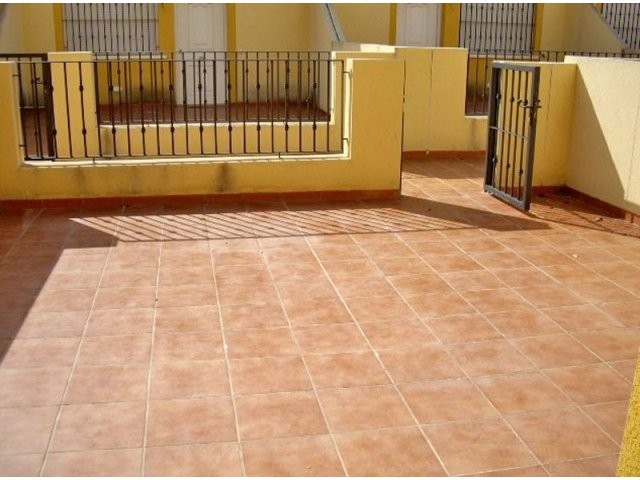 Lovely 3 Bed Townhouse with Communal.. - 2
