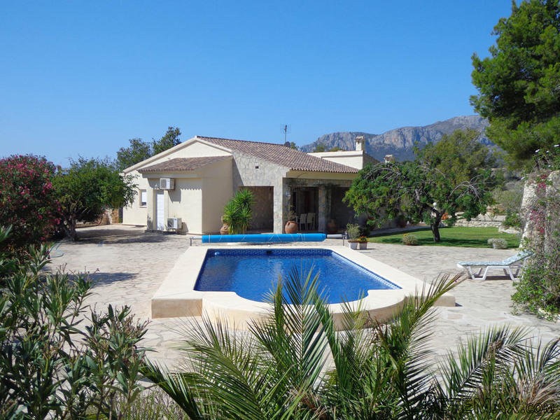 4 Bedrooms - Villa - Alicante - For Sale