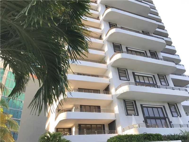 2 bedroom Flat For Sale: 151 SE 15th Rd..