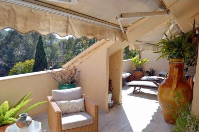 Fabulous Priced 3 Bed Penthouse Front.. - 2