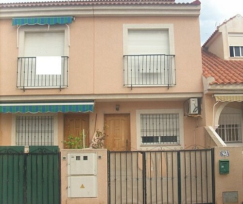 3 BED 2 BATH HOUSE NEEDING DECORATION