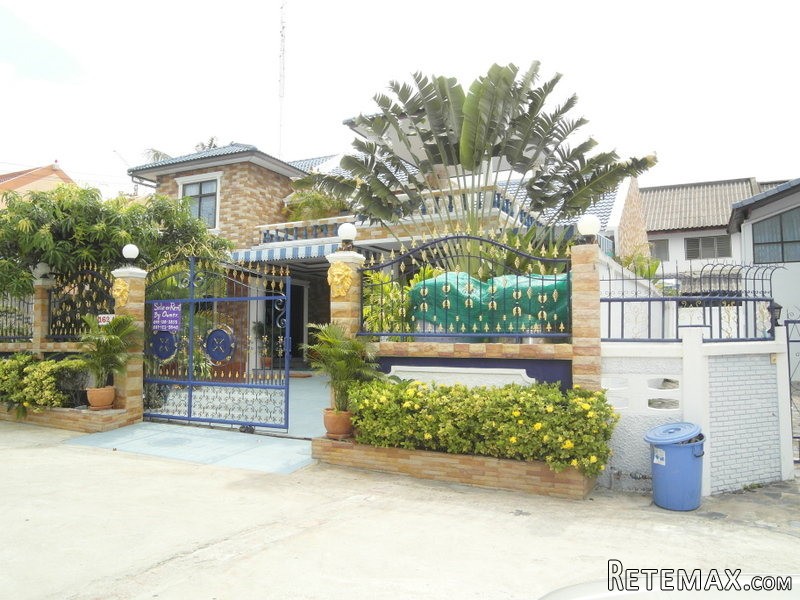 7 bedroom city house suitable for two..