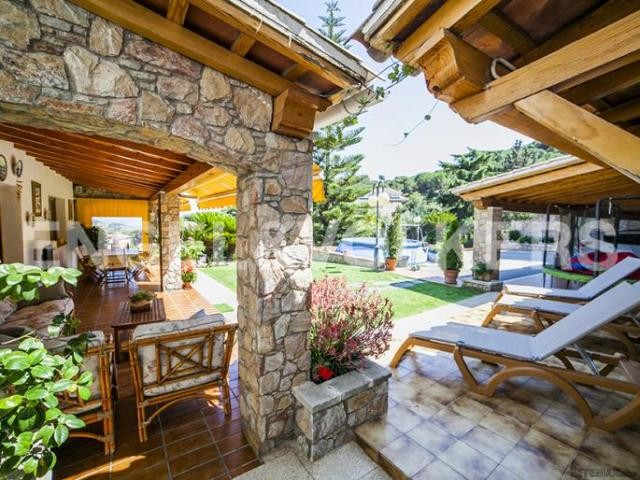 Charm, cool, light and sea views!.. - 2