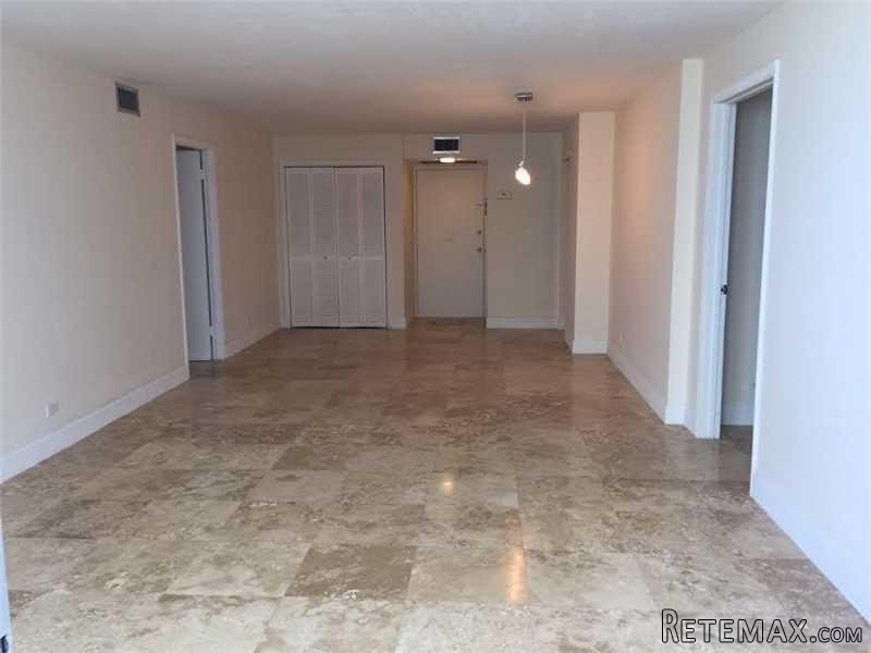 6039 Collins Ave, Unit 1701, Miami.. - 2