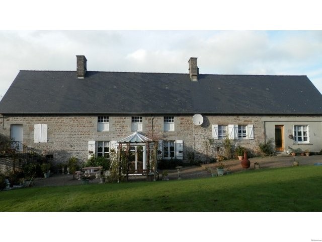 Longere With Good B&B Potential - 2