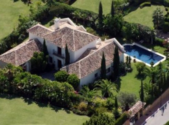 Villa for sale in El Paraiso Alto..