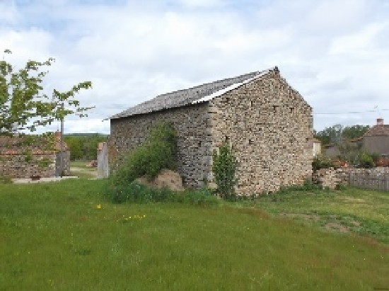 Barn a BETWEEN BRESSUIRE AND PARTHENAY