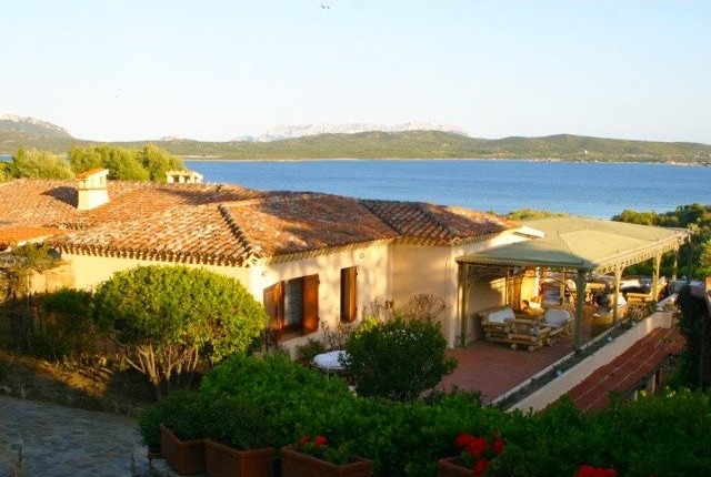 PORTO ROTONDO, AMPLE SPACES AND..