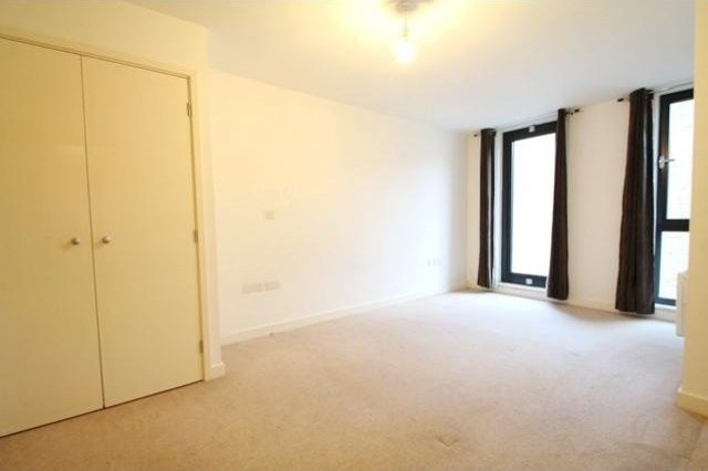 2 bed flat to rent - 2