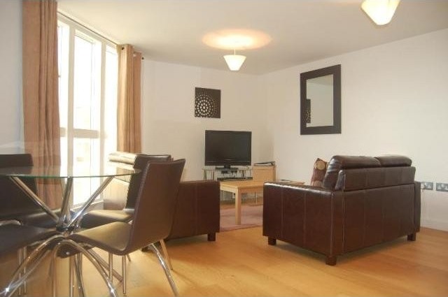 2 bed flat to rent - 2