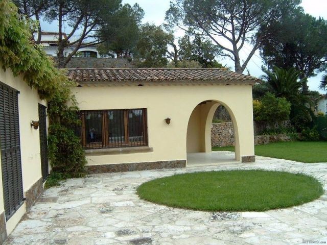 4 Bedrooms - Villa - Girona - For Sale