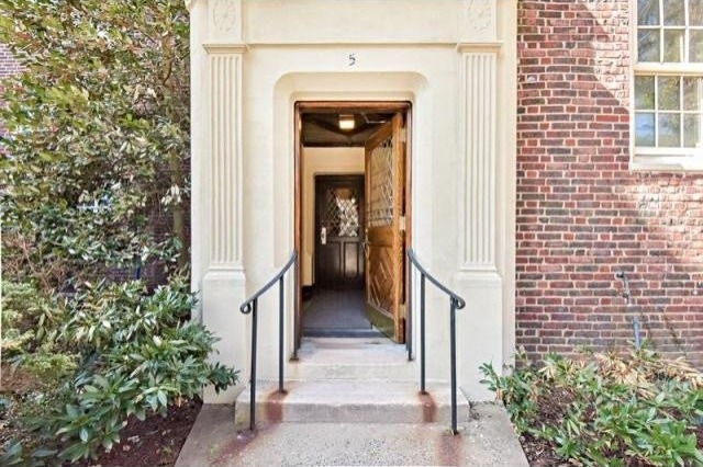 2 bedroom Co-op For Sale: Bronxville..