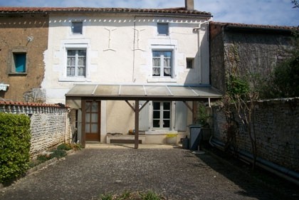 Stone property with 3 bedrooms