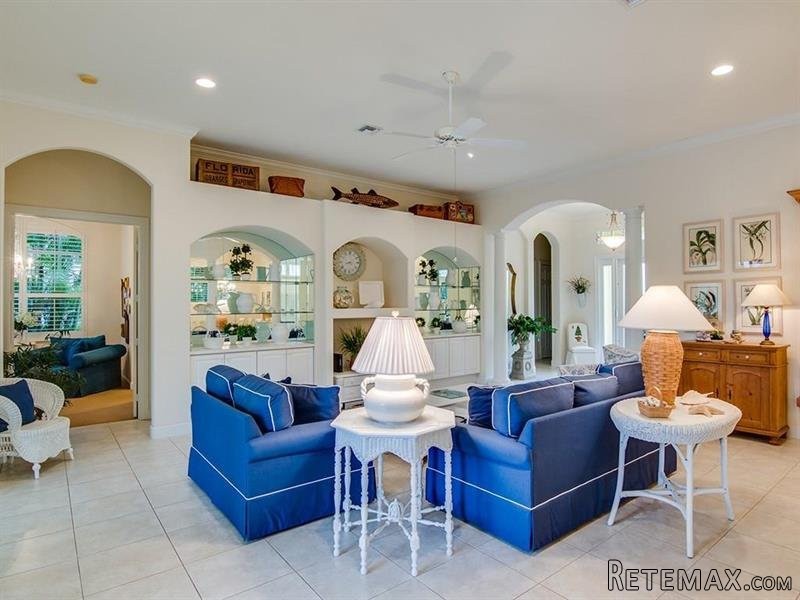 4 bedroom House For Sale: 1321 W Island.. - 2