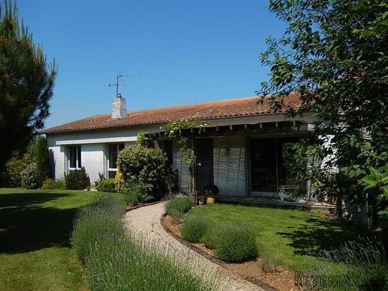 4 bedroom House For Sale: 79000 NIORT