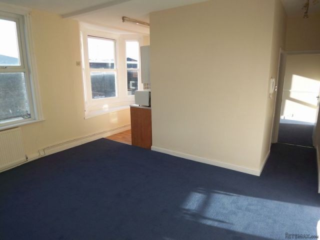 2 bedroom flat in Sheerness, ISLE OF.. - 2