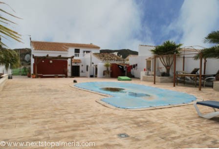 Reformed 5 bedroom cortijo - La Perla.. - 2